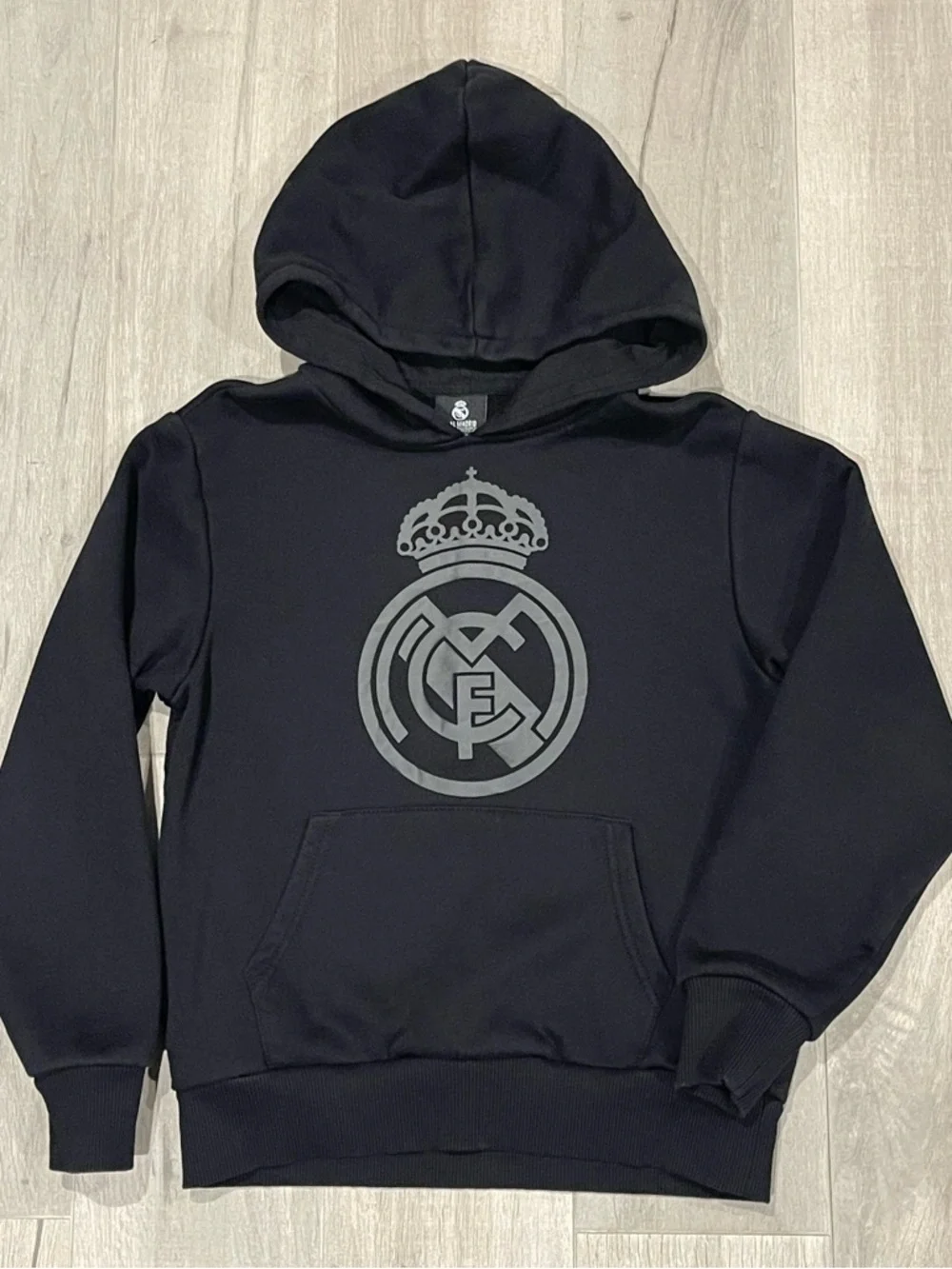 ⚽️🖤  Real Madrid Kids Black Hoodie Crest Logo Pullover Size 8–10Y Soccer